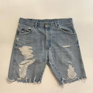 Distressed Vintage Men’s Wrangler Jorts